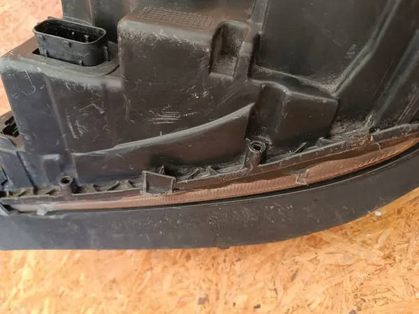 Farol Dianteiro Direito Iveco Daily IV III 2006- OEM 69500010 image 4