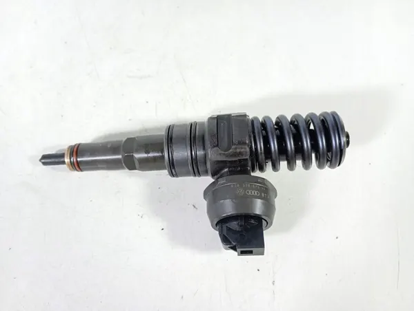 Bomba de inyección VW Audi OEM 038130073AG Usada image 2