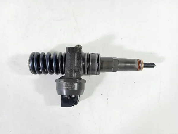 Bomba de inyección VW Audi OEM 038130073AG Usada image 3
