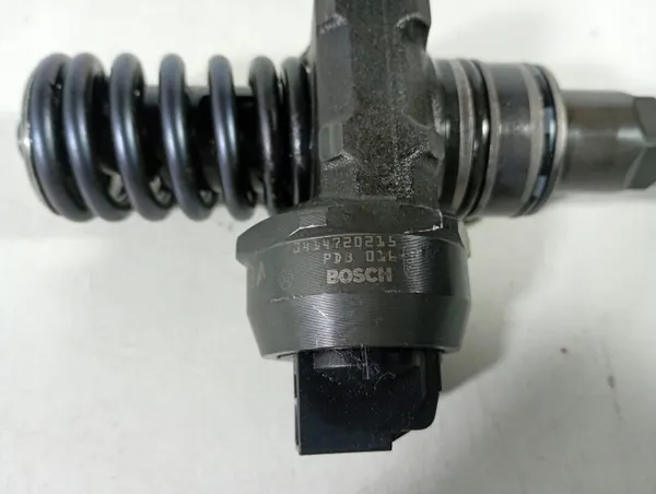 Bomba de inyección VW Audi OEM 038130073AG Usada image 4