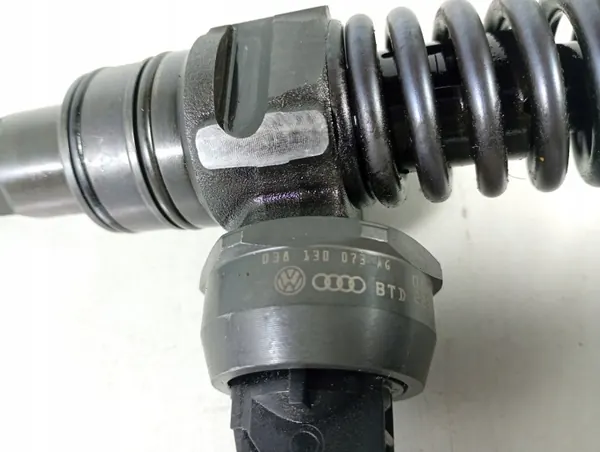 Bomba de inyección VW Audi OEM 038130073AG Usada image 5