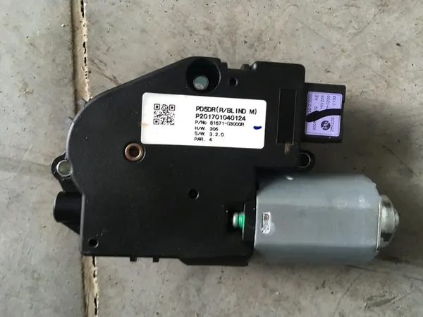 Zonneklep motor Hyundai i30 III 2017 81671-G3000 image 3