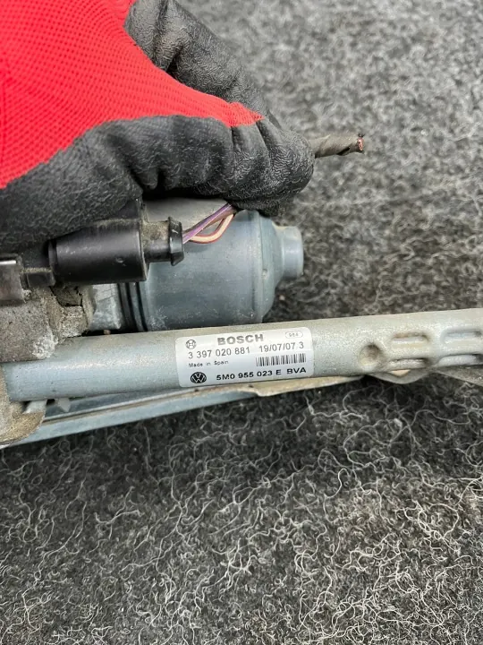 VW Golf V Plus Bras d'essuie-glace gauche avant OEM 5M0955119B image 4