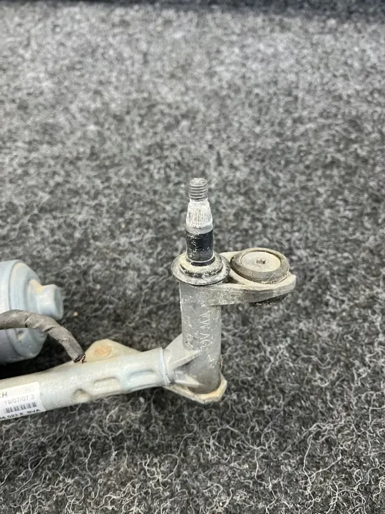 VW Golf V Plus Bras d'essuie-glace gauche avant OEM 5M0955119B image 5