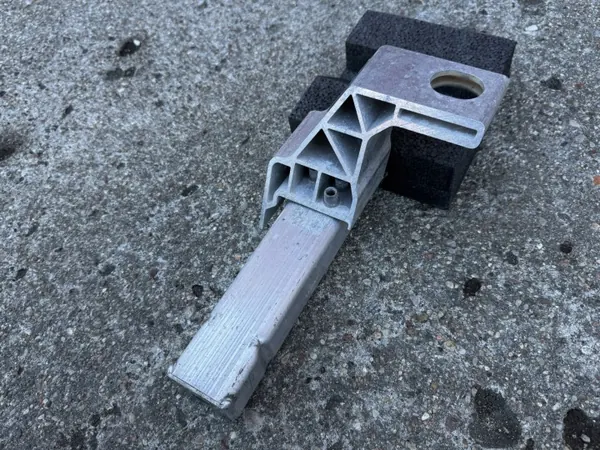 Support radiateur droit Mercedes Classe C 205 OEM A2056203701 image 2