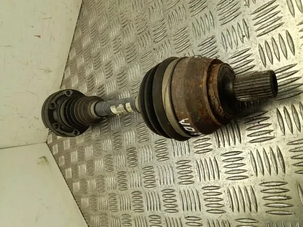 Drivaxel Volkswagen AMAROK Framsidan Vänster 2017 OEM 2H0407271D image 2