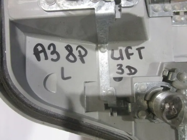 Audi A3 8P Left Rear Lamp Holder 8P3945257A image 7