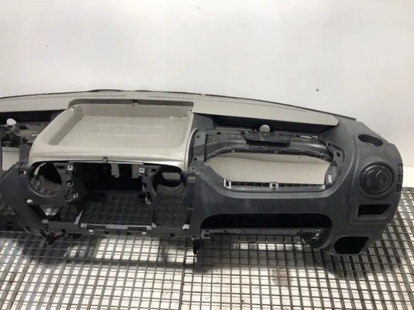 OEM 681000035R Renault Master III kojetaulu image 3