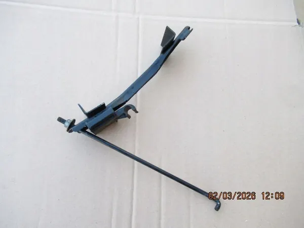 OEM YARIS III 12-18 1.0 Batterifäste Begagnad image 2