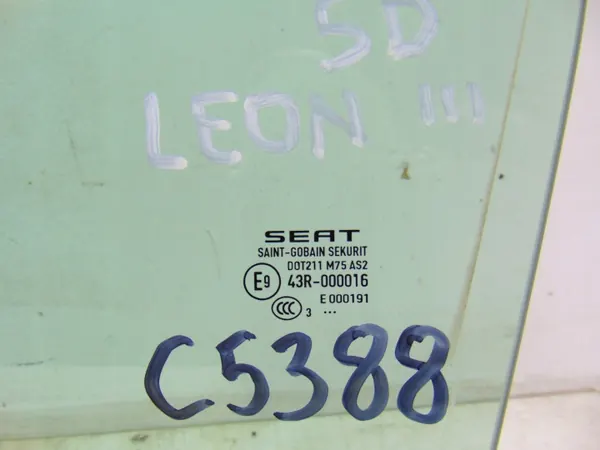 Voorlinker Deurruit OEM YC18348008157 - SEAT Leon III image 4