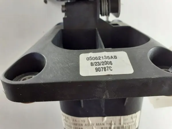 Levier de vitesse Dodge Caliber OEM 05062135AB image 4