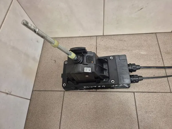 Dacia Duster I 15-17 1.5DCI 4X4 Gear Shift 341088903R image 2