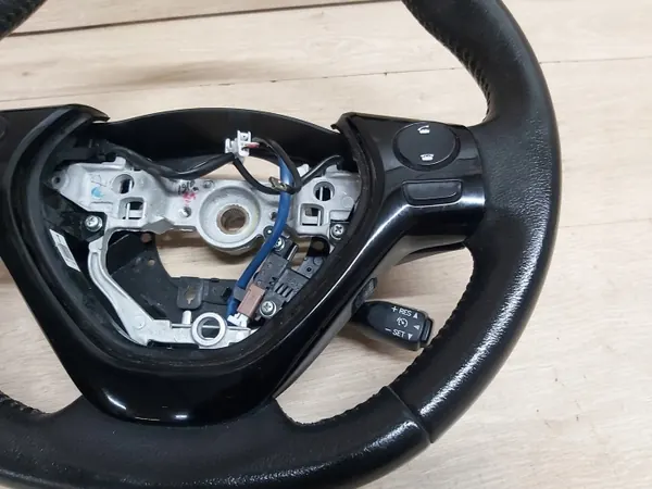 AYGO II KIEROWNICA SKÓRA TEMPOMAT - Nahkaohjauspyörä image 4