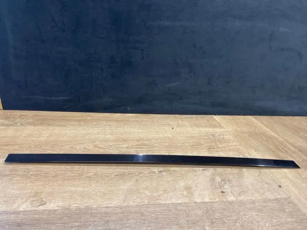 Fensterdichtung Linke Hintertür OEM J8A2255A61AD image 2