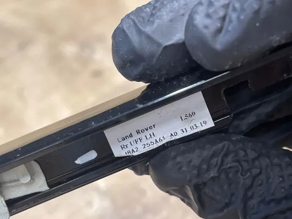 Fensterdichtung Linke Hintertür OEM J8A2255A61AD image 4