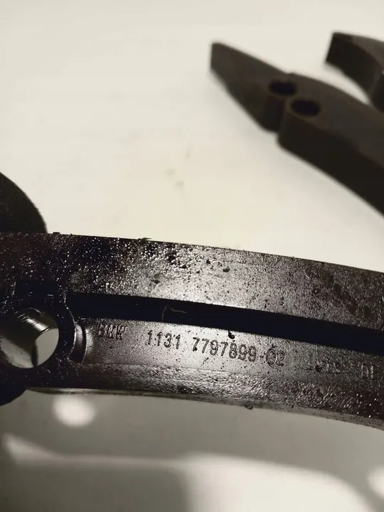 2016 BMW 5 G30 G31 Guia de corrente 8596823 image 3