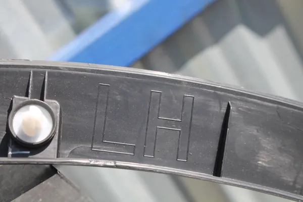 Vasen etureuna Tesla Y JUNIPER 2025 -> image 3