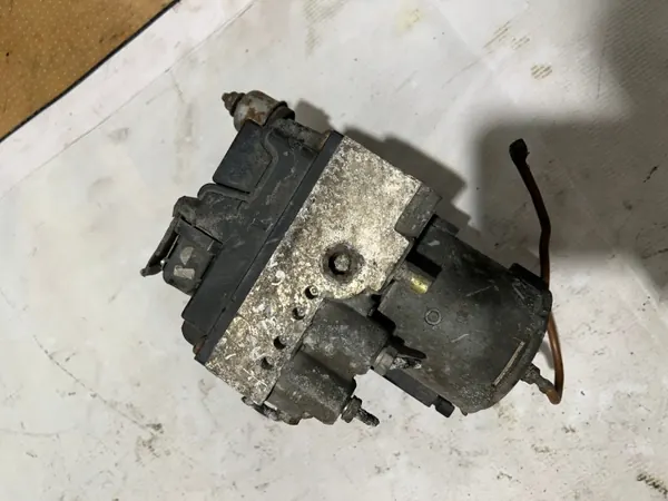 ABS-pumpun ohjain OEM 8d0614114 - Käytetty image 2