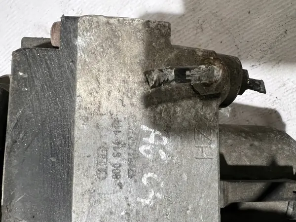 ABS-pumpun ohjain OEM 8d0614114 - Käytetty image 3