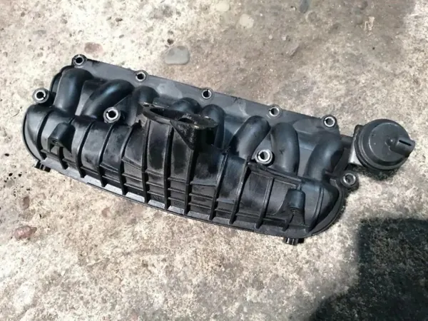Colector de admisión VW Touran OEM 03G129711AF 2.0L image 2