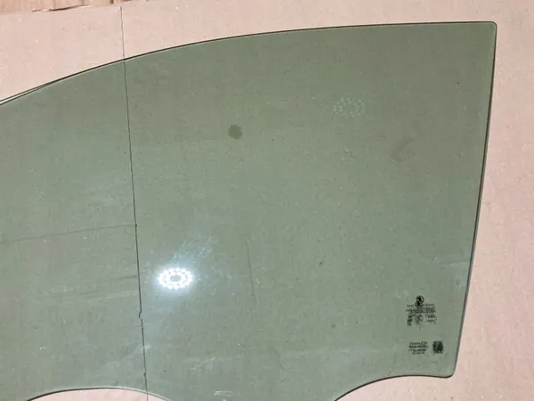 OEM 5E3845201 Framvänster Dörrruta Skoda Octavia IV image 3