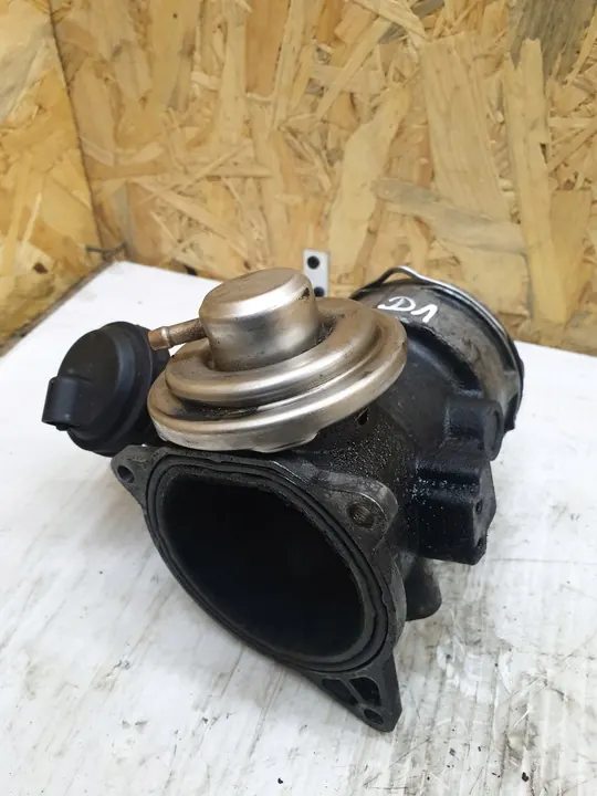 EGR-venttiili VW T5 2.5 TDI 070128070E image 3
