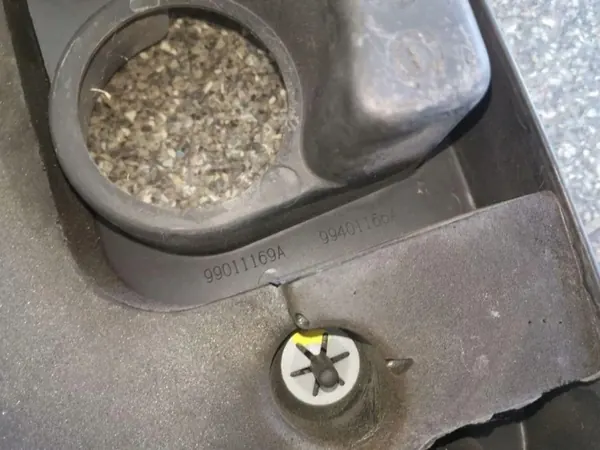 Fiat 500 Motorlock OEM 68081716AC - 1.4L Bensin image 4