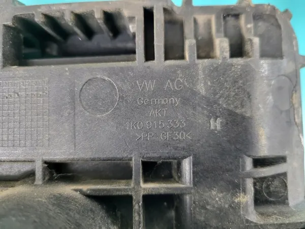 Batterieabdeckung OEM 3C0915443A für Audi A3 8P 1.9 TDI image 6