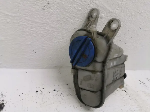 Audi A4 B8 2.7 V6 Uitzettank OEM 8K0121405C image 3