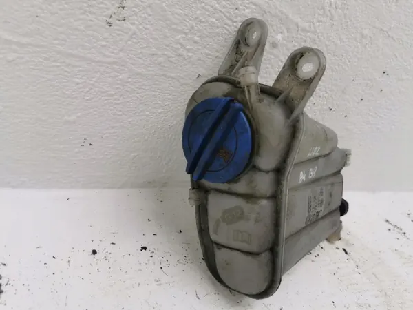 Audi A4 B8 2.7 V6 Uitzettank OEM 8K0121405C image 4