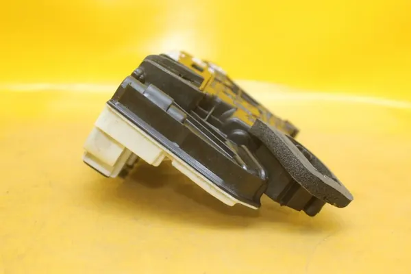 Fram Höger Dörrlås 7 Pin Skoda Fabia III image 5