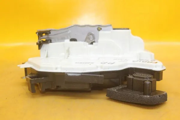 Fram Höger Dörrlås 7 Pin Skoda Fabia III image 6