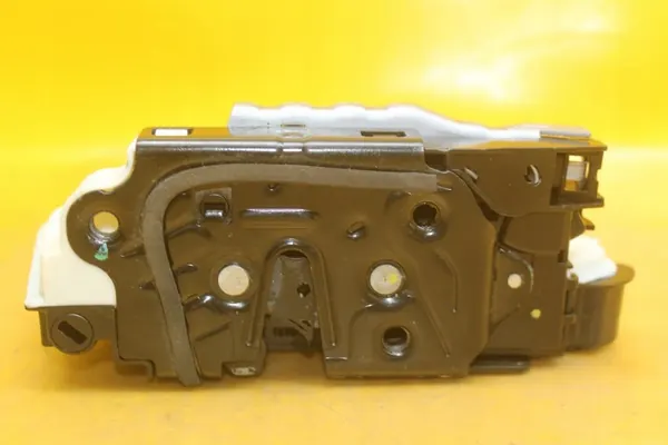 Fram Höger Dörrlås 7 Pin Skoda Fabia III image 7