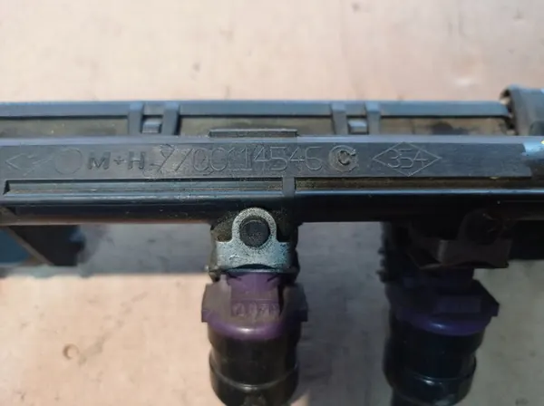 Brandstofrail Injectoren Renault 7700114546 image 4