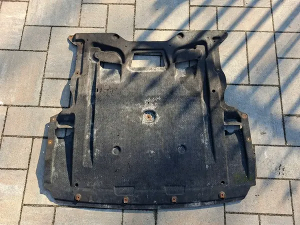 BMW Moottorisuojus alaosa OEM 7688909 F10/F11 image 2