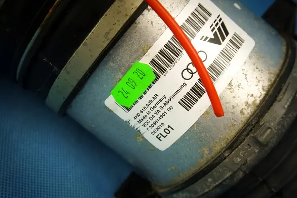 Audi S8 4H luftfjädring OEM 4H0616039AR fram vänster/höger image 6