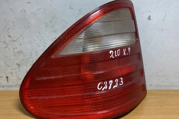 Linker achterlicht MERCEDES-BENZ E (W210) A2108204764 image 3