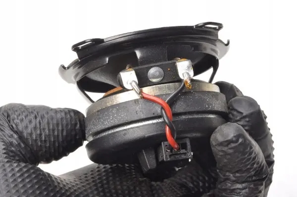Altavoz puerta delantera BMW OE OEM 8368245 - Usado image 4