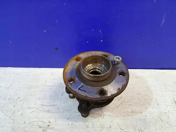 Buje Rueda Trasera Derecha Volvo XC70 II OEM 31262356 image 2