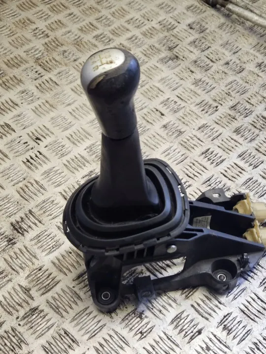 Levier de vitesse Toyota Yaris 2007 OEM 335300D040 image 5