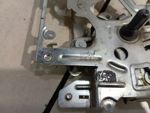 Höger Skjutdörrslås Master 826703236R image 4