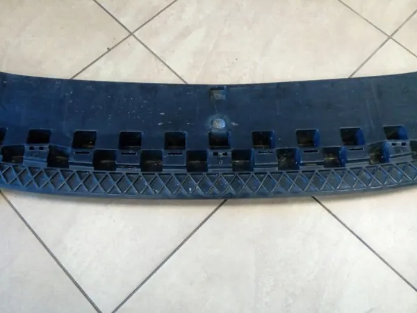 Untere Frontstoßstangenabdeckung OEM 8P0807233 Audi A3 8P image 3