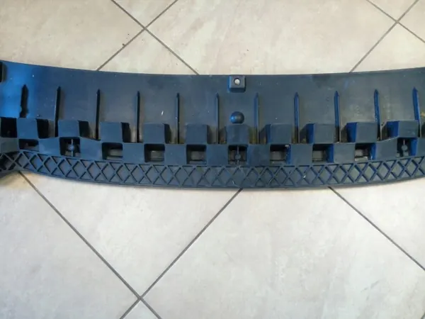 Untere Frontstoßstangenabdeckung OEM 8P0807233 Audi A3 8P image 7