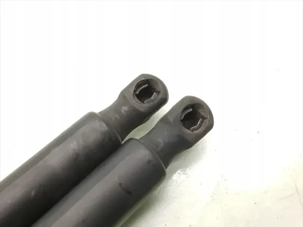 VW Golf Takaluukun Iskunvaimennin 2010 5K6827550D image 3