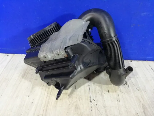 Audi A6 C7 ilmansuodinkotelo OEM 4G0 133 838 T - Käytetty image 3