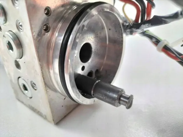Pompe de toit Peugeot 308 CC OEM 107621300 image 3