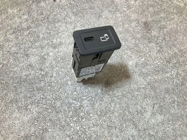 Módulo USB OEM HW1751SW151 para Mercedes-Benz 2.1L image 2