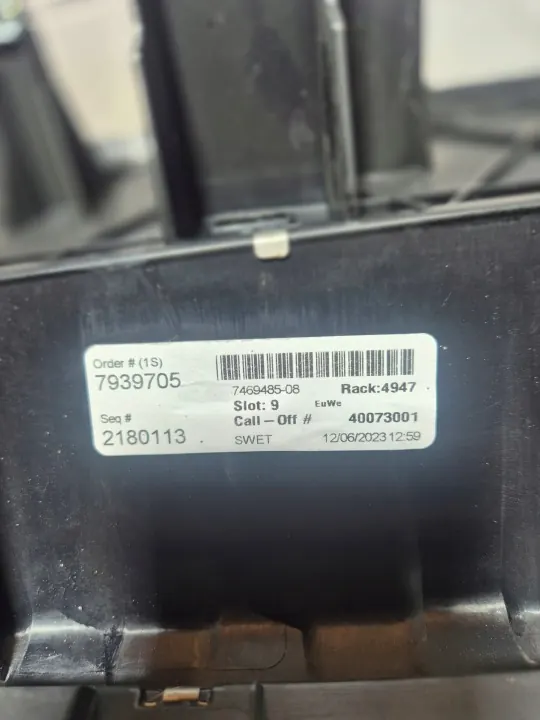 BMW OEM 7469485 Krom Bakstötslist - Begagnad image 3