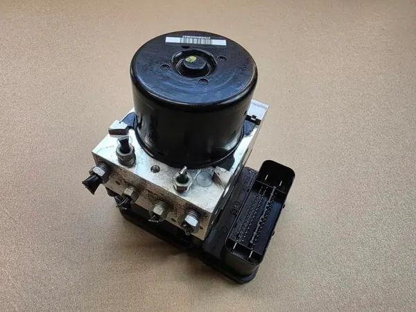 ABS-pumppu BJ32-2C405-AG Range Rover Evoquelle image 2