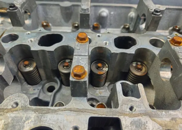 Cabeça do cilindro completa Mitsubishi L200 2.5 DiD OEM 4D56U image 5